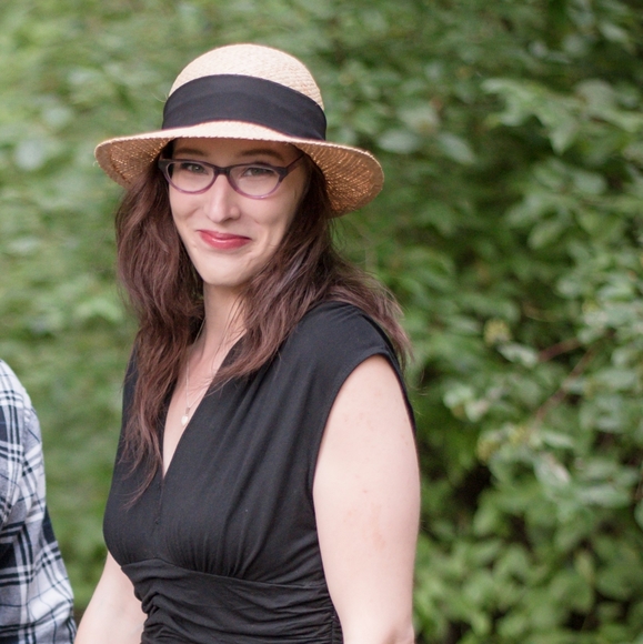 Meet your Posher, Violet - Picture 2 of 2